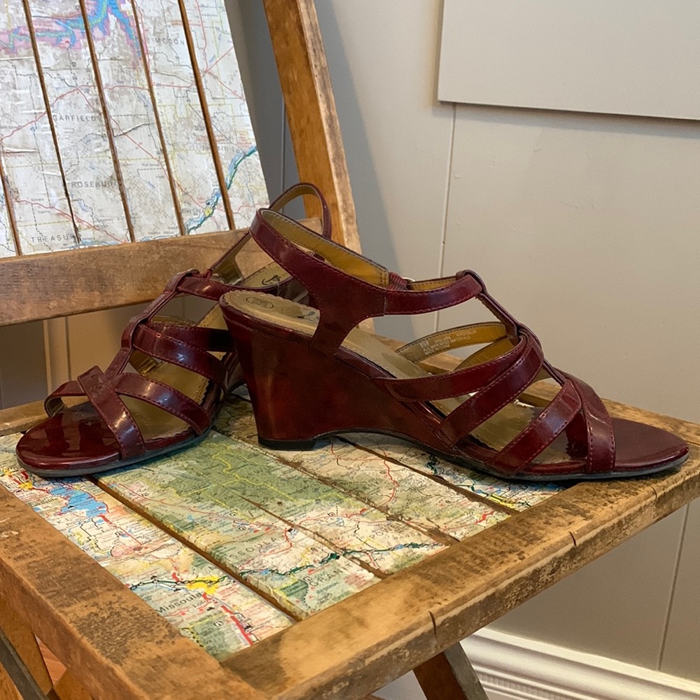 Lifestride Burgundy heeled wedge sandals